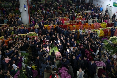 李克強夜訪昆明花市 一朵鮮花里的經(jīng)濟與民生溫度